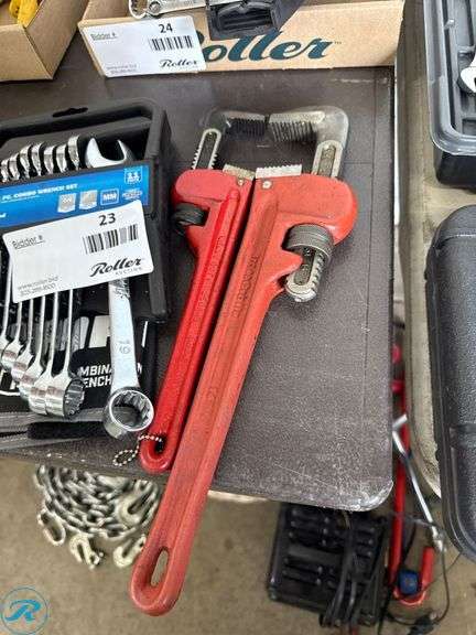 Hart 11-Piece Combination Wrench Set with Two Red Ridgid Pipe Wrenches - Roller Auctions