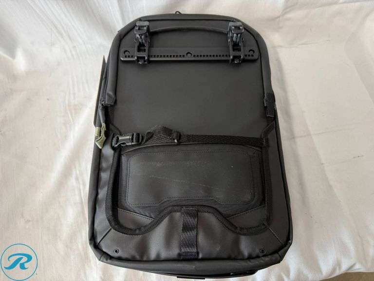 Thule Paramount Hybrid Pannier Bag - Roller Auctions