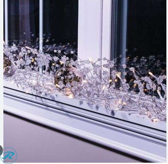 GE: StayBright 100LED Glitter Gem Garland 9FT Warm White/White Wire- New - Roller Auctions