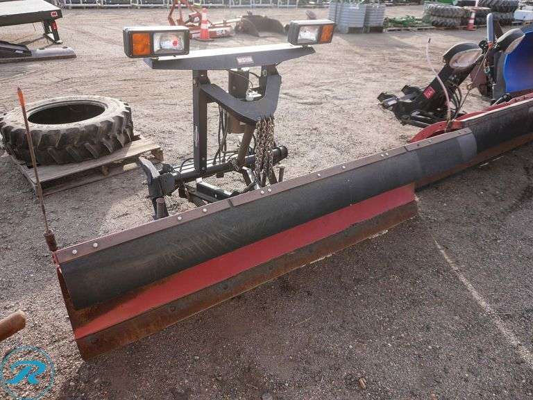 Western 7'6" Snowplow w/ Hookup & Lights - Roller Auctions