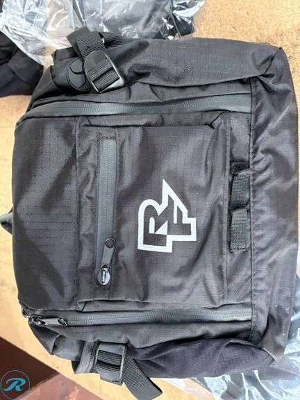 (2) Race Face Stash Quick Rip 3L Hip Bags in Stealth - Roller Auctions