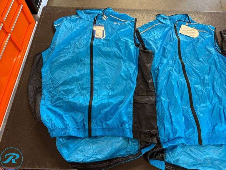 Giant Cycling Men’s Apparel: Race Day Jersey (XL/2XL) and (2) Superlight Wind Vests, Size L and XL - Roller Auctions