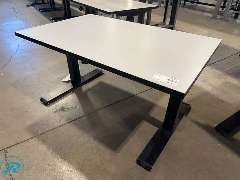 Electric Adjustable Height Desk, 46" x 29"