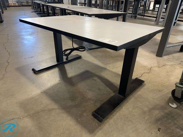 Electric Adjustable Height Desk, 46" x 29"