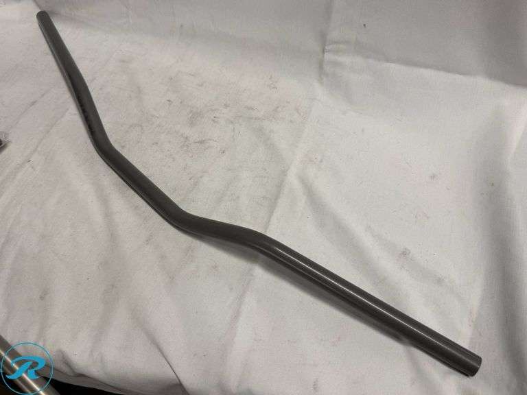 (2) Zoom Bicycle Handlebars - Roller Auctions