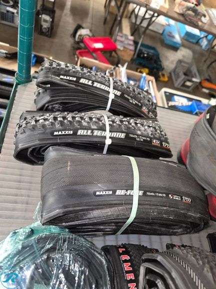 (16) Bicycle Tires Including Maxxis, Panaracer, and Clement Models - Roller Auctions