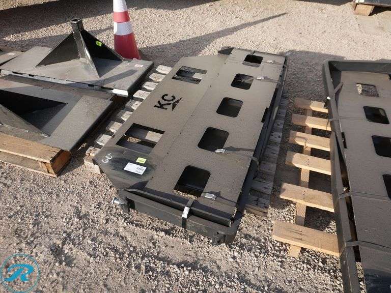 New Kit Containers Fork Attachment to Fit Skid Steer Loader, 60" Frame, 42" Forks - Roller Auctions