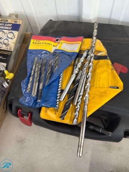 Skil Drill with Hard Case and Assorted Drill Bits - Roller Auctions