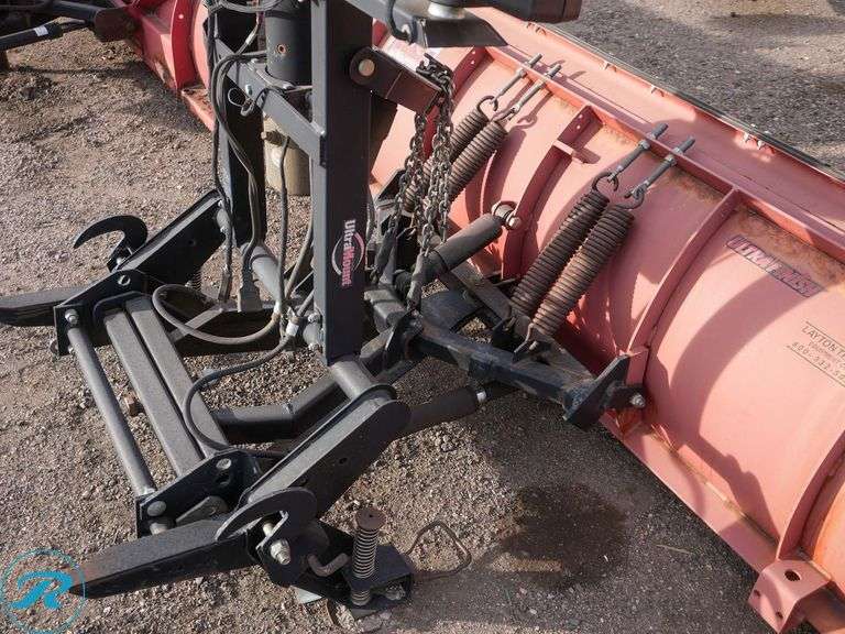 Western 7'6" Snowplow w/ Hookup & Lights - Roller Auctions