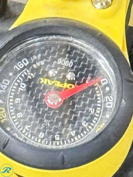 Topeak Floor Pump With Integrated Pressure Gauge - Roller Auctions