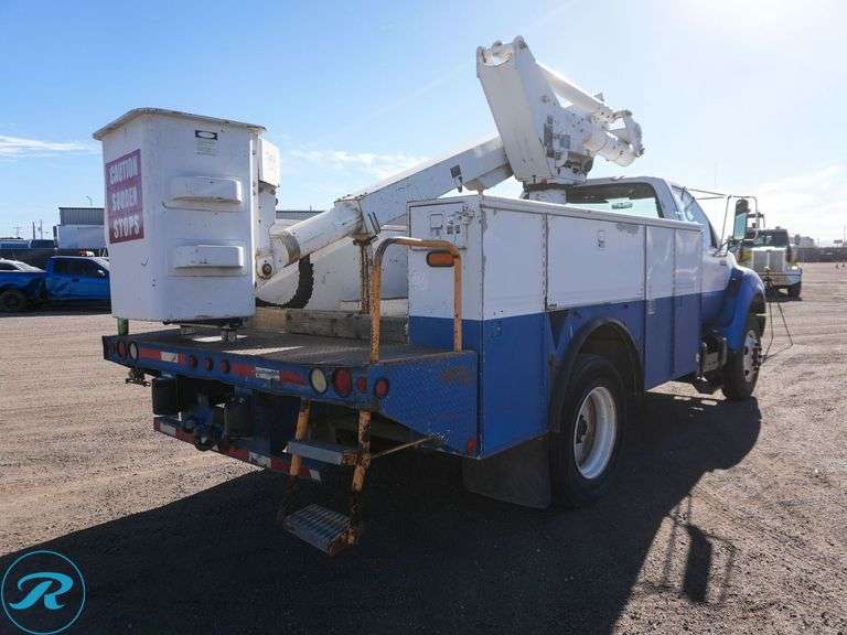 2000 Ford F650 XL S/A Bucket Truck - Roller Auctions