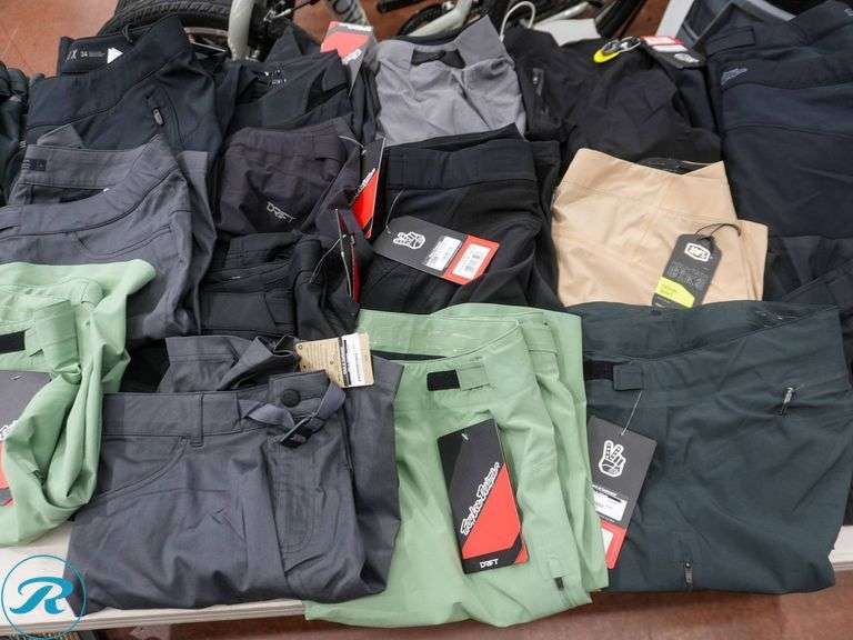 Crate of (23) Men's Cycling Shorts, Size L, Assorted Brands - Roller Auctions