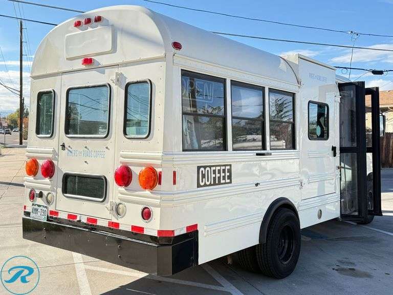 2005 Ford E350 Super Duty RWD Coffee Mobile Bus - Roller Auctions