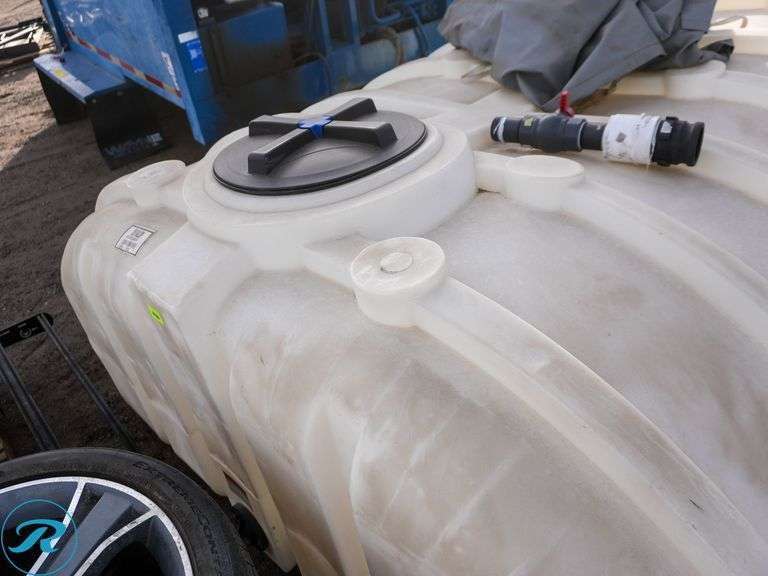 1250 Gallon Fiberglass Water Holding Tank w/ Tarp - Roller Auctions
