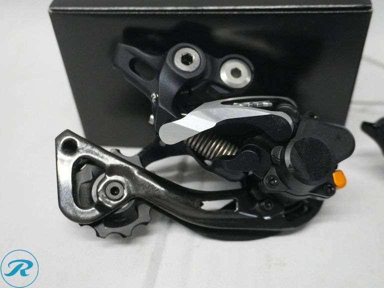 Shimano XTR RD-M986 Rear Derailleur and Shimano Deore XT Shifters, 10-Speed - Roller Auctions