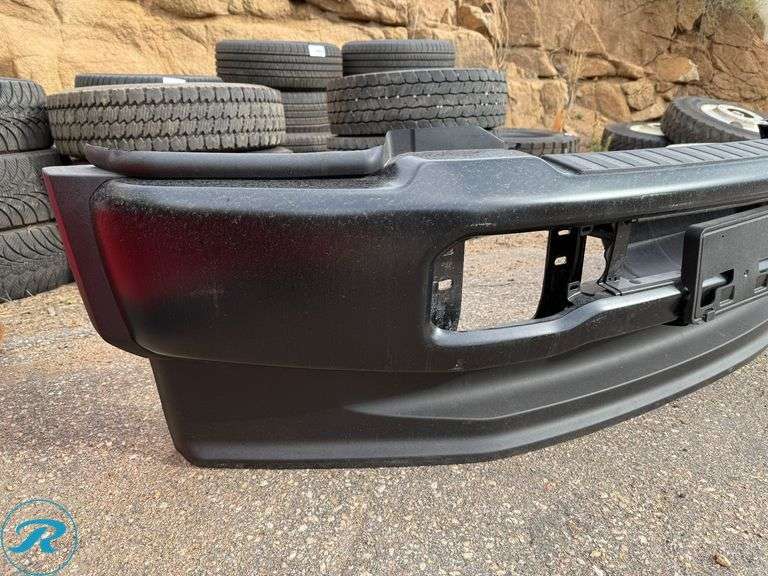 Ford F600 Front Bumper - Roller Auctions