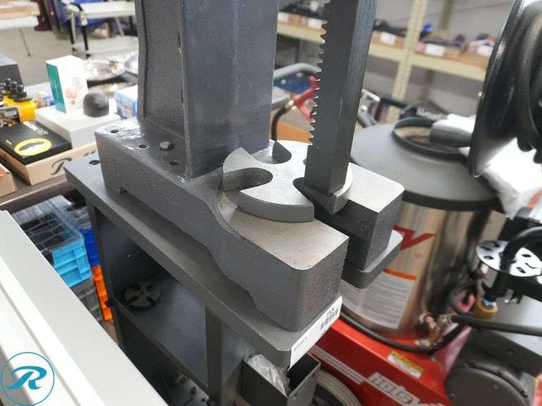 Manual Arbor Press on Heavy Steel Base - Roller Auctions