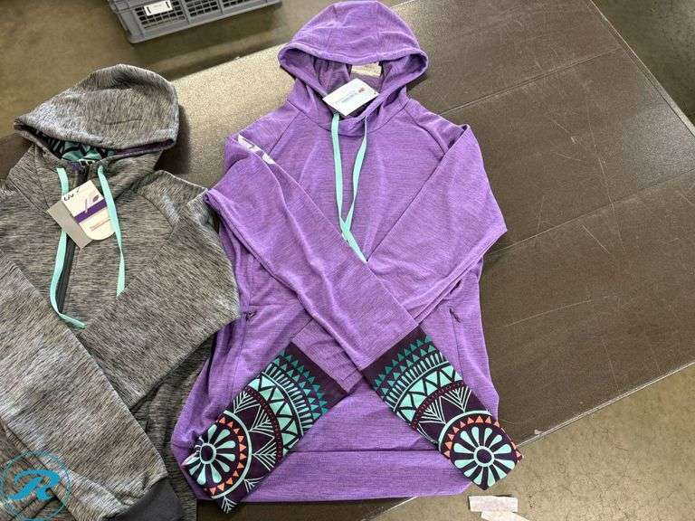 (2) Liv Izzy Women’s Hoodies, Size M - Roller Auctions