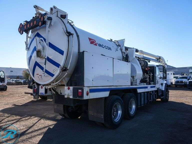 2016  International   7400  T/A Vacuum Truck - Roller Auctions