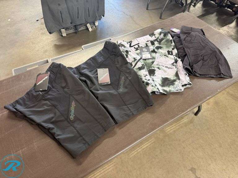 (4) Women’s Cycling Shorts, Size L - Roller Auctions