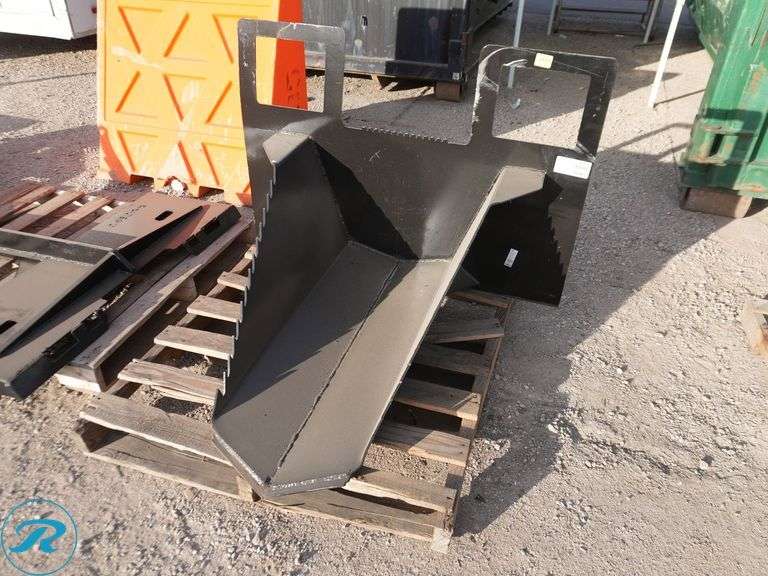 New Kit Containers Tree Spade Bucket to Fit Skid Steer Loader, 40" - Roller Auctions