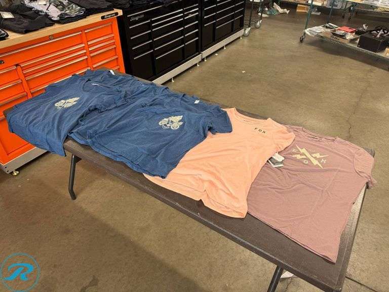 (8) Women’s Cycling T-Shirts, Size L - Roller Auctions