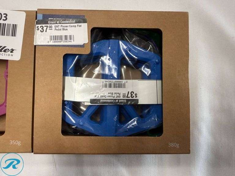 (2) Giant Pinner Comp Flat Pedal Sets - Roller Auctions