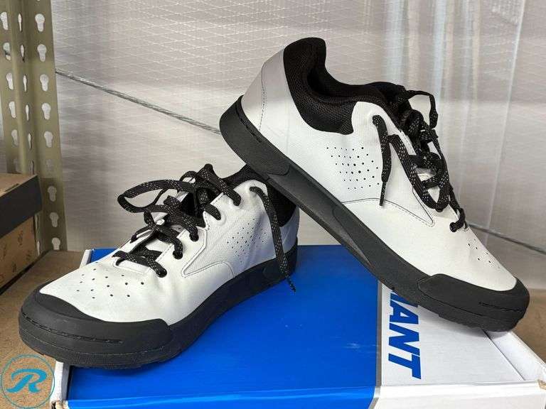 Giant Shuttle Flat Cycling Shoes, Size EU 45, Grey - Roller Auctions