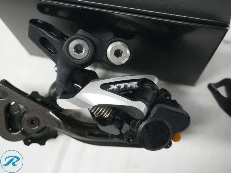 Shimano XTR RD-M986 Rear Derailleur and Shimano Deore XT Shifters, 10-Speed - Roller Auctions