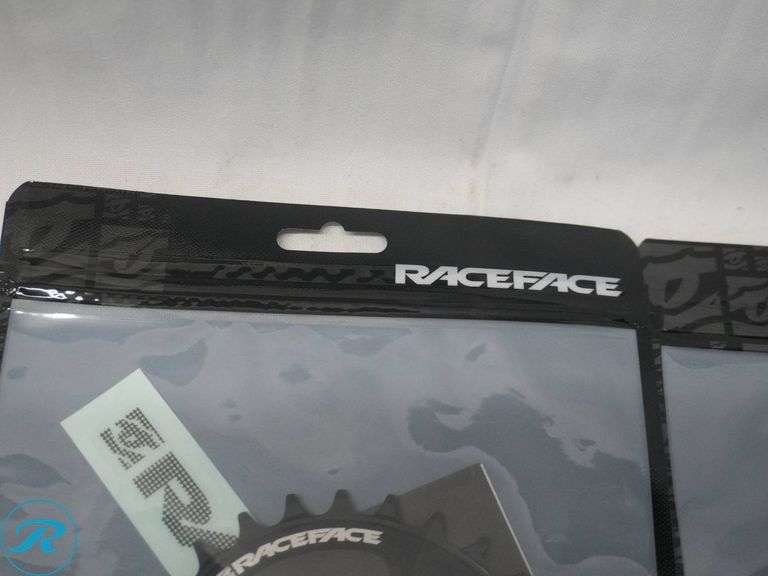 (2) RaceFace Oval Cinch Chainrings, 30T and 34T - Roller Auctions