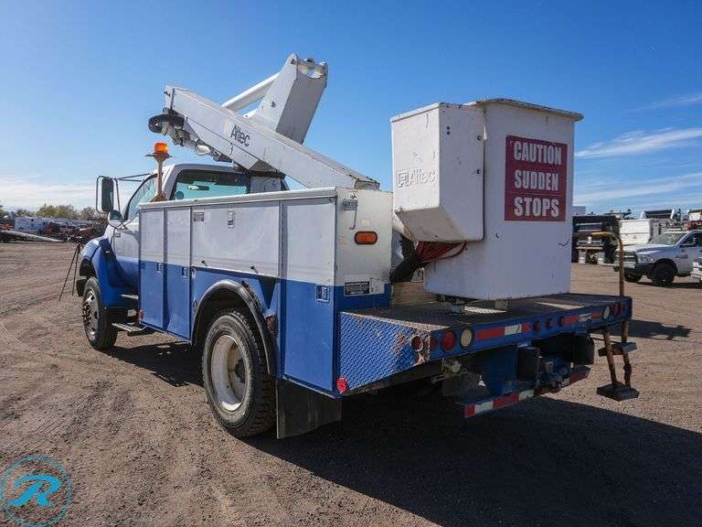 2000 Ford F650 XL S/A Bucket Truck - Roller Auctions