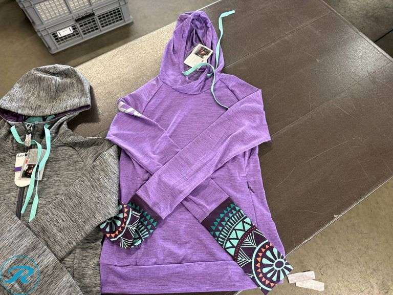 (2) Liv Izzy Women’s Hoodies, Size XS - Roller Auctions