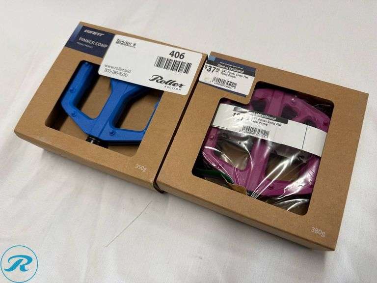 (2) Giant Pinner Comp Flat Pedal Sets - Roller Auctions