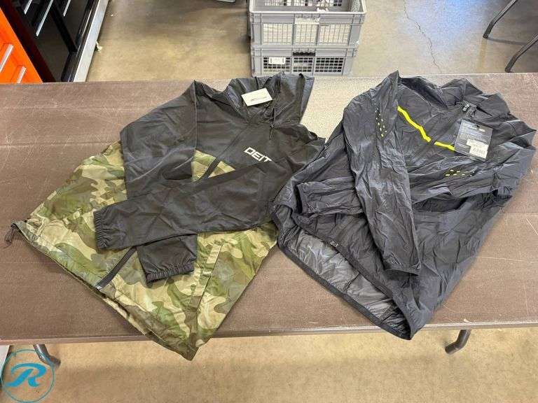 (2) Men’s Windbreakers, Size S - Roller Auctions