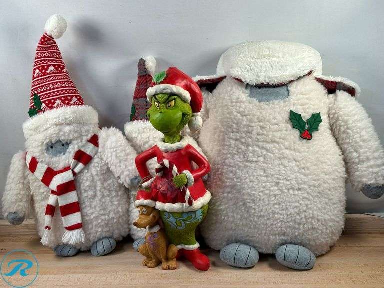 Christmas Yeti Family Set of 3- Like New; 50.8 cm (20 in.) Christmas Grinch and Max by Jim Shore- New/ Crack in Head
