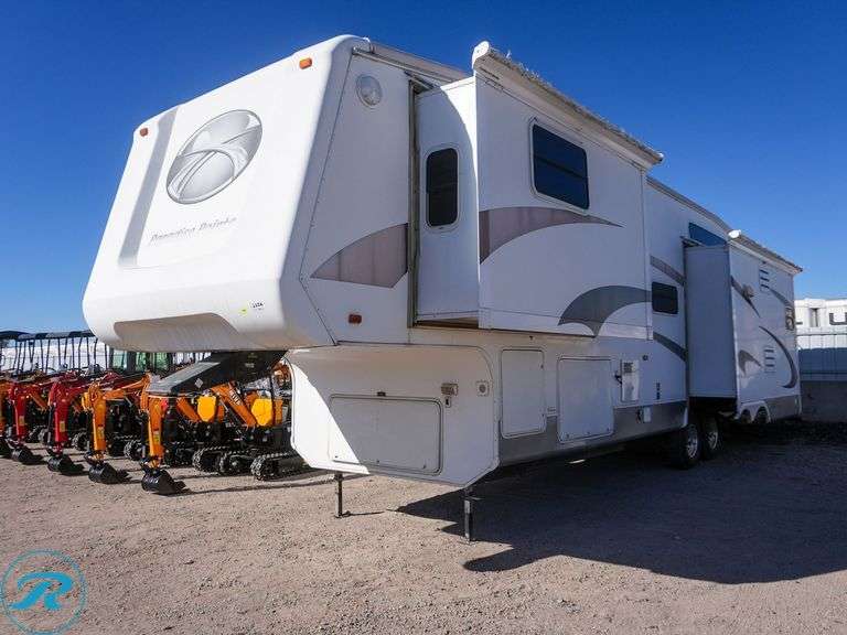 2006 Crossroads Paradise Point T/A 5th Wheel Camper - Roller Auctions