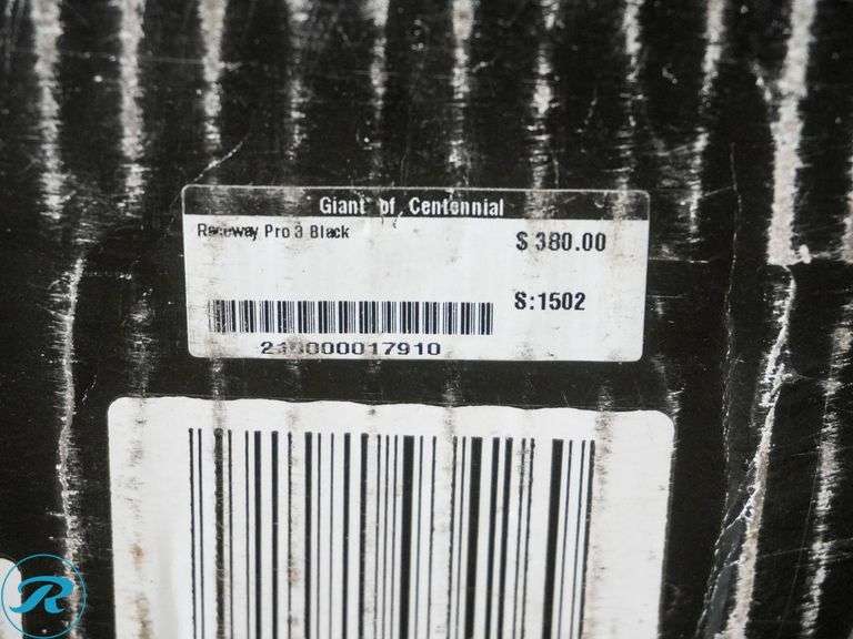 Thule Raceway Pro 3 Rear-Mounted 3-Bike Rack - Roller Auctions