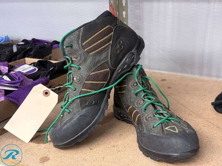 Diadora Cycling Shoes with Clip-In Soles, Used, Size EU 44 - Roller Auctions