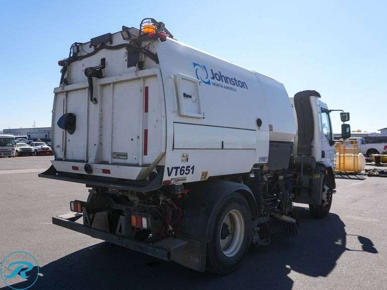 2017 Peterbilt VT651 Street Sweeper - Roller Auctions