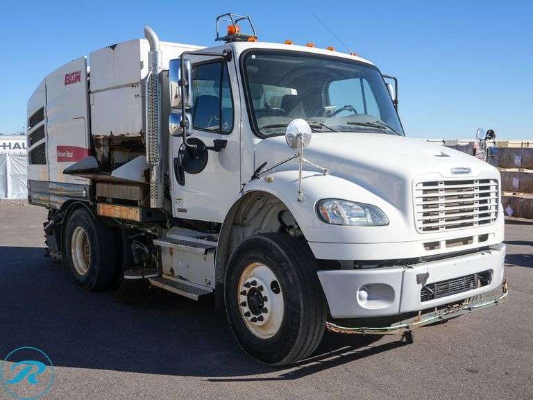 2016  Elgin  Broom Bear  Street Sweeper - Roller Auctions