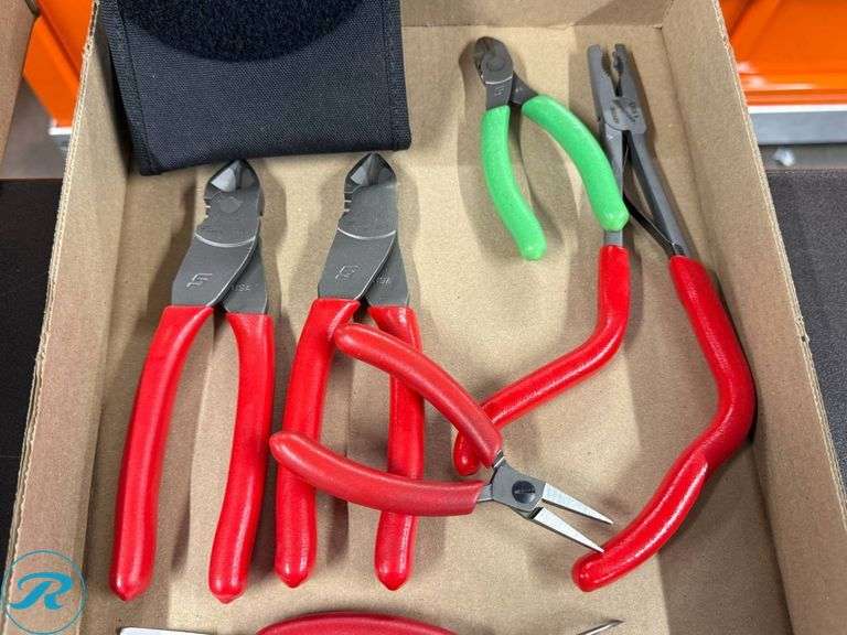 Tray of Snap-On Pliers and Cutters - Roller Auctions