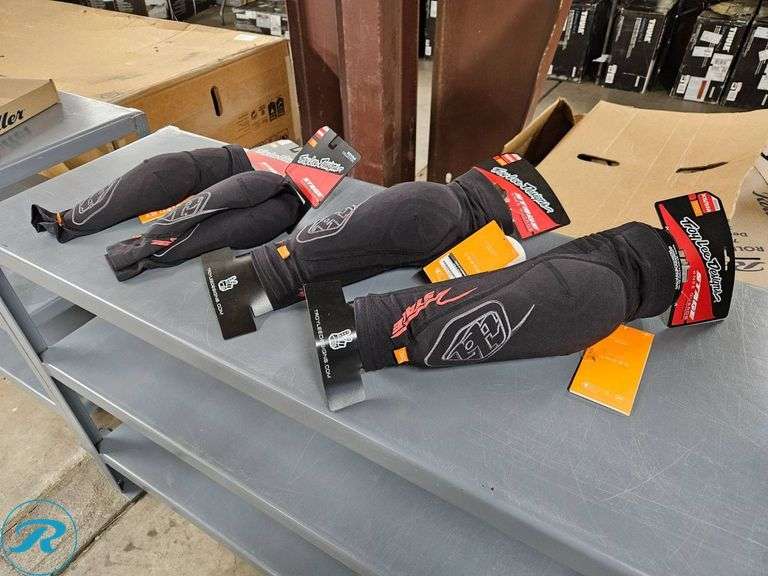 (4) Troy Lee Designs Stage Elbow Guards, Black, XS/SM - Roller Auctions