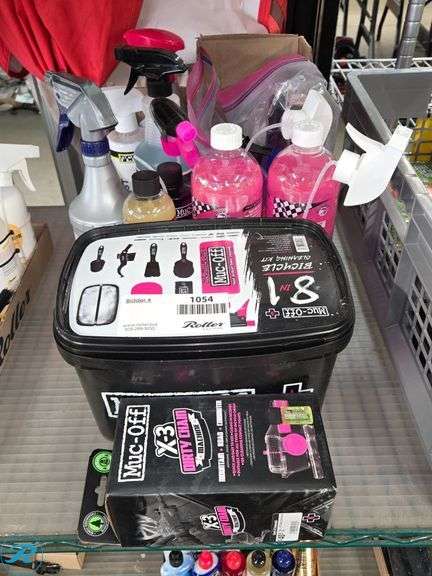 Muc-Off X3 Dirty Chain Machine Kit with Assorted Cleaning Supplies - Roller Auctions