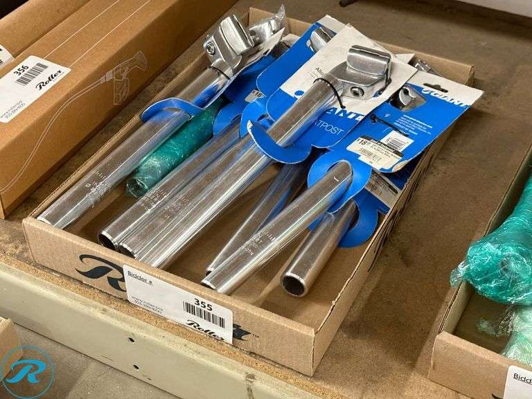 Tray of Giant SP243 Alloy Seatposts, 26.4x300mm, Silver - Roller Auctions