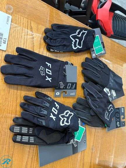 Tray of Cycling Gloves by 100%, Fox, and Others - Roller Auctions
