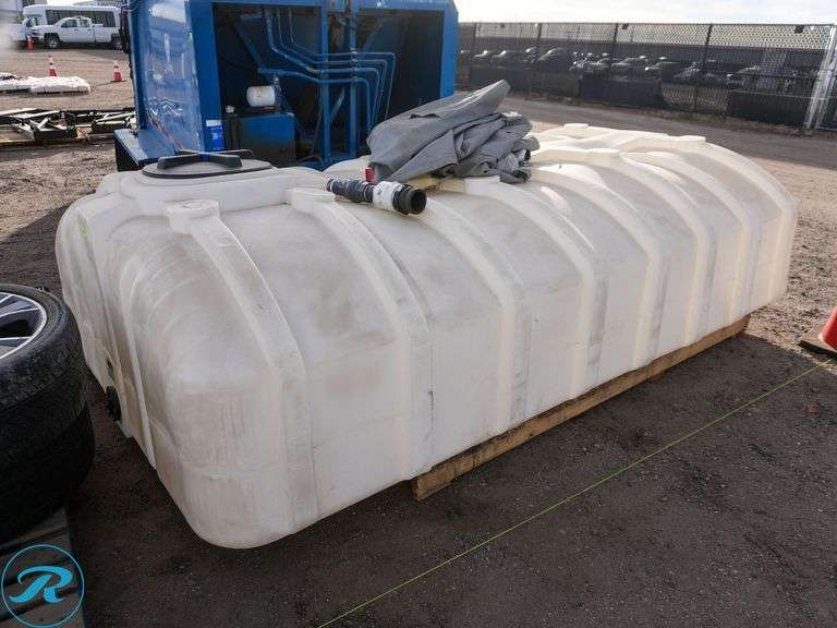 1250 Gallon Fiberglass Water Holding Tank w/ Tarp - Roller Auctions