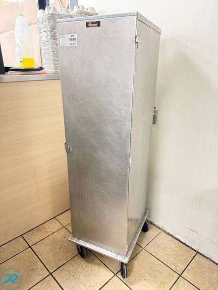 Lockwood CA60-RR25-C Enclosed Aluminum Sheet Pan Rack with Casters