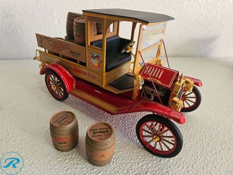 (4) Diecast Model Vehicles Featuring Early 20th Century Ford Trucks and Cars - Roller Auctions
