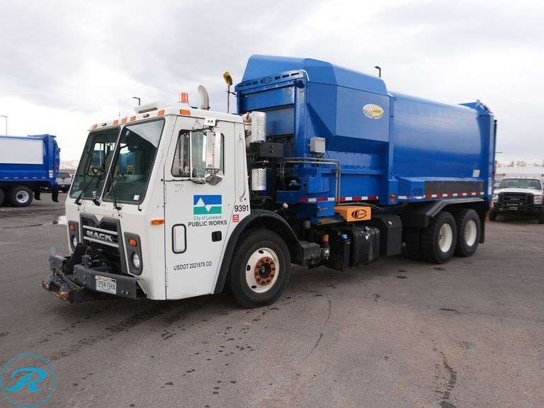 2011  Mack  LEU613  T/A Side Loader Trash Truck
