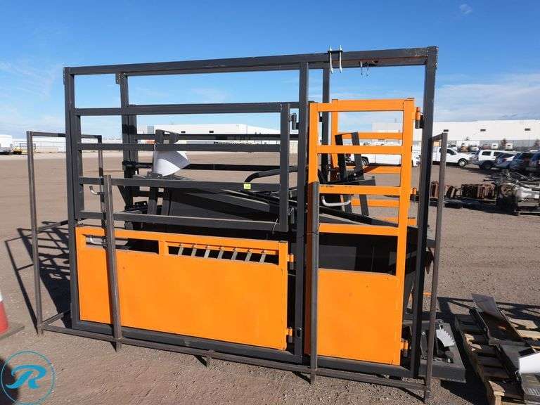 New Land Honor LHR-CSC10 10' Cattle Work Chute With Weight Scale, 4,500 LB Capacity